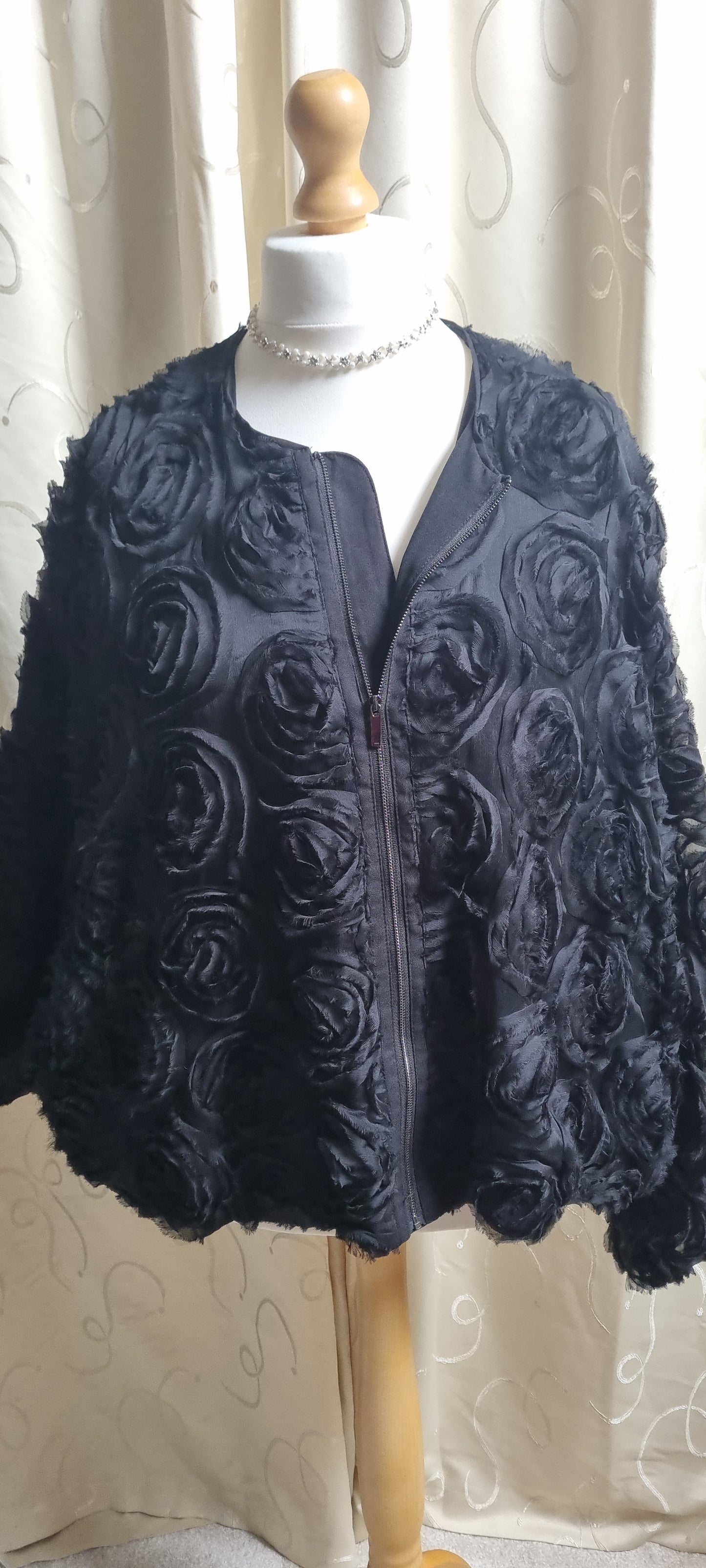 Karen Millen Jacket – Black Textured Rose Detail – UK 24 – Zip Front Evening Cover-Up – Pre-Worn