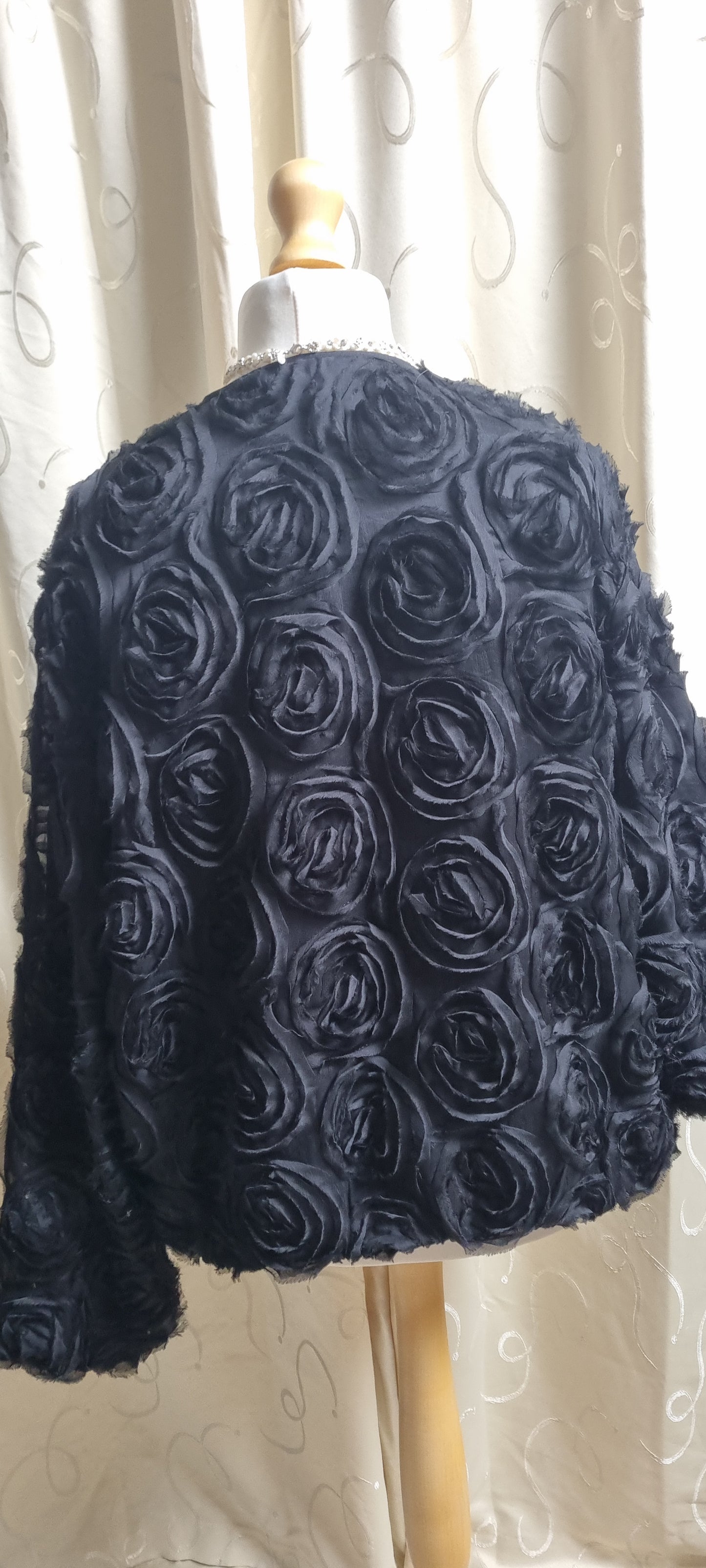 Karen Millen Jacket – Black Textured Rose Detail – UK 24 – Zip Front Evening Cover-Up – Pre-Worn
