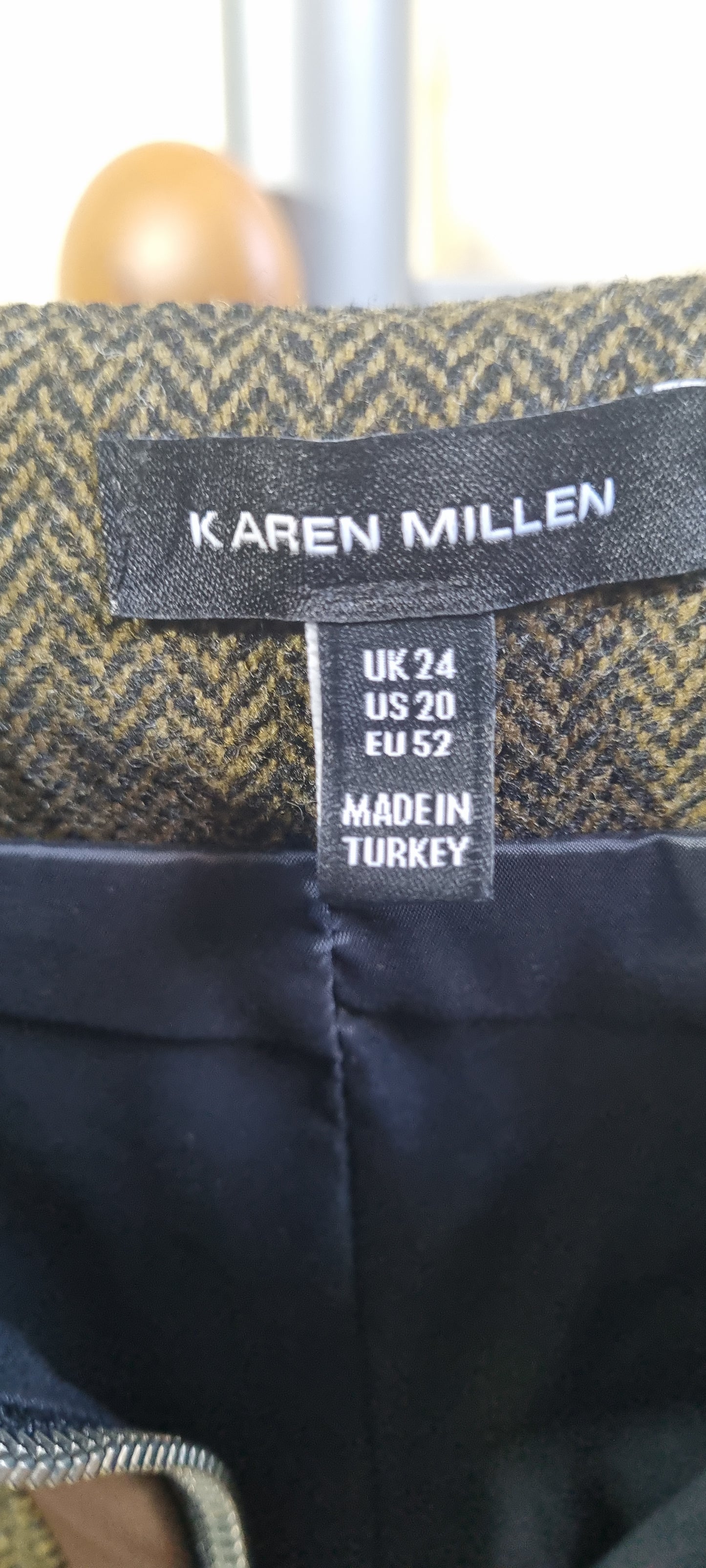 Karen Millen Tweed Waistcoat & Skirt Set – Size 24 – Excellent Condition