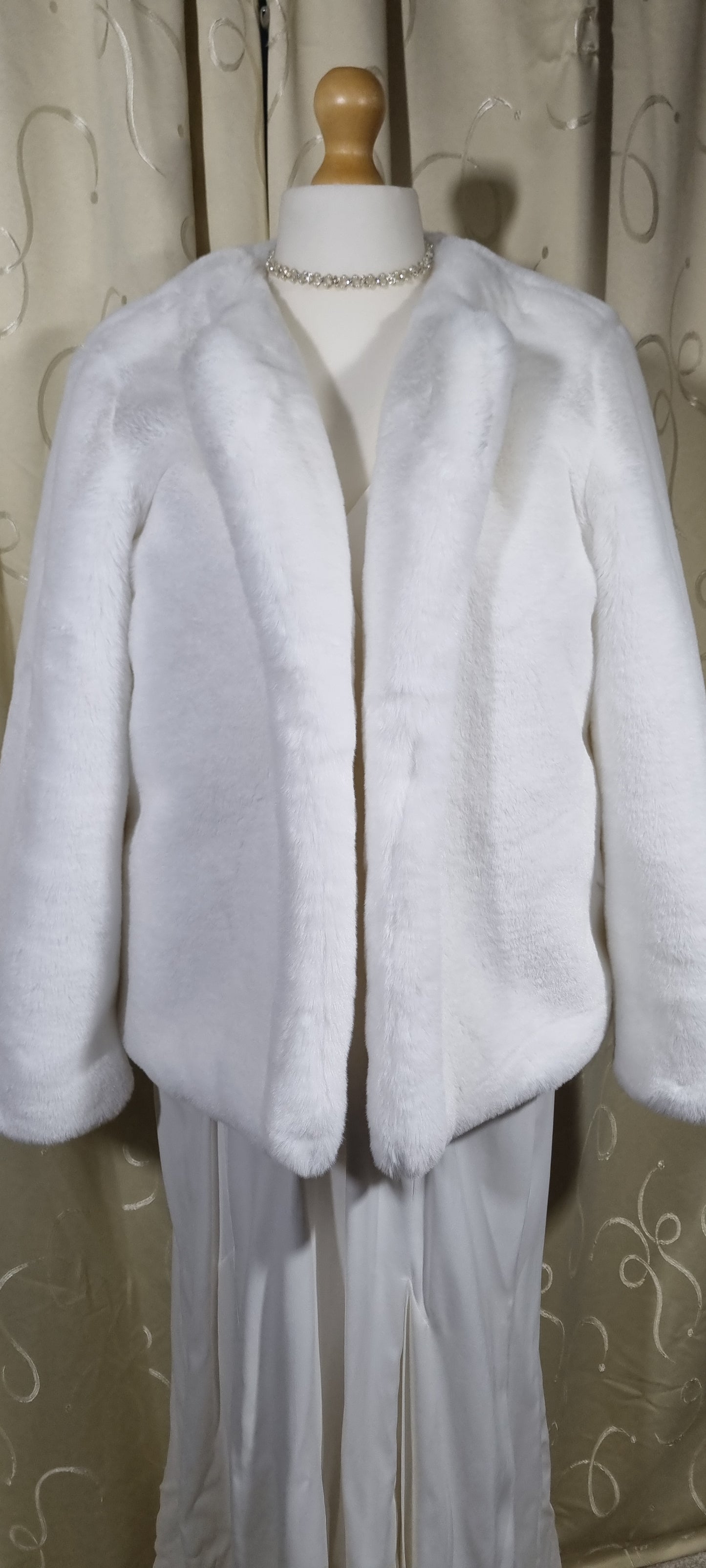 Karen Millen White Faux Fur Jacket – Size 20 – Perfect Condition