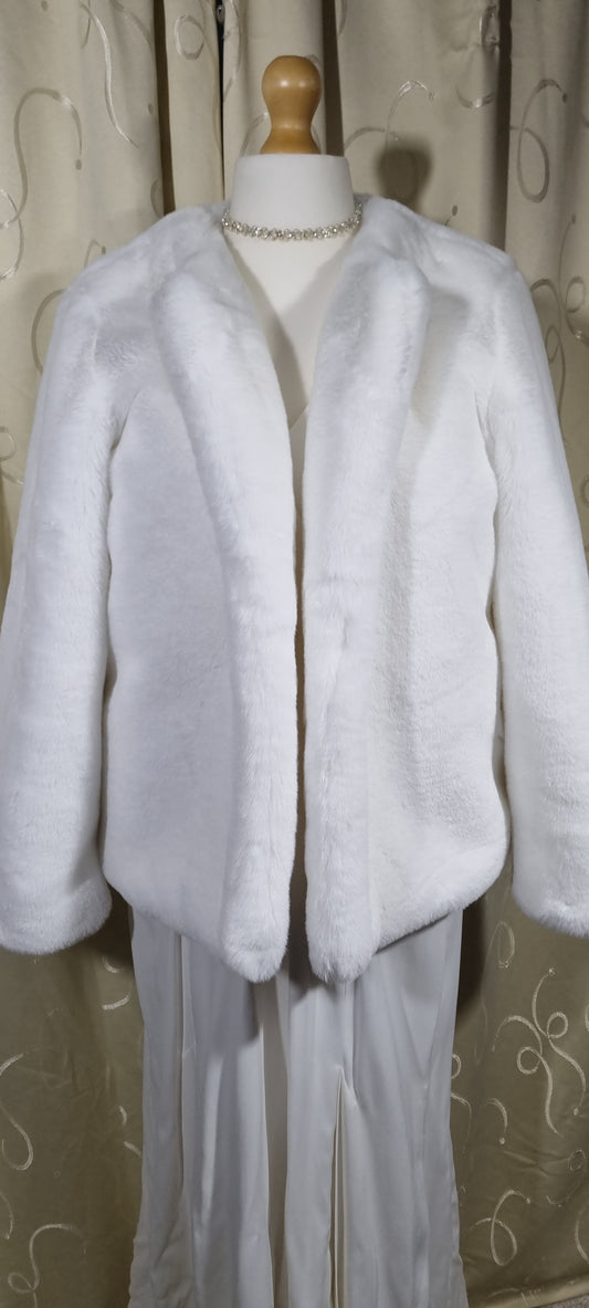 Karen Millen White Faux Fur Jacket – Size 20 – Perfect Condition