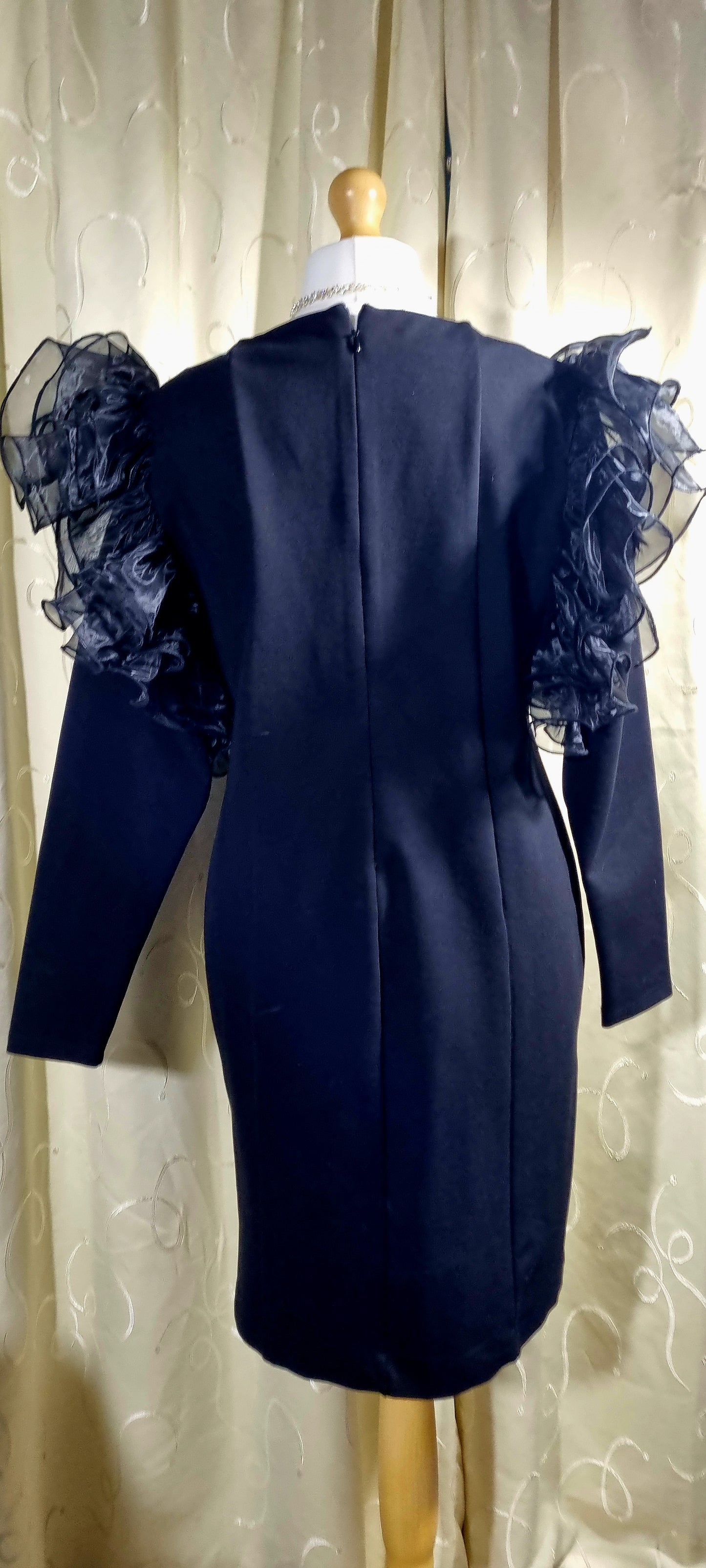 Karen Millen Black Statement Sleeve Dress – Size 22 – Excellent Condition